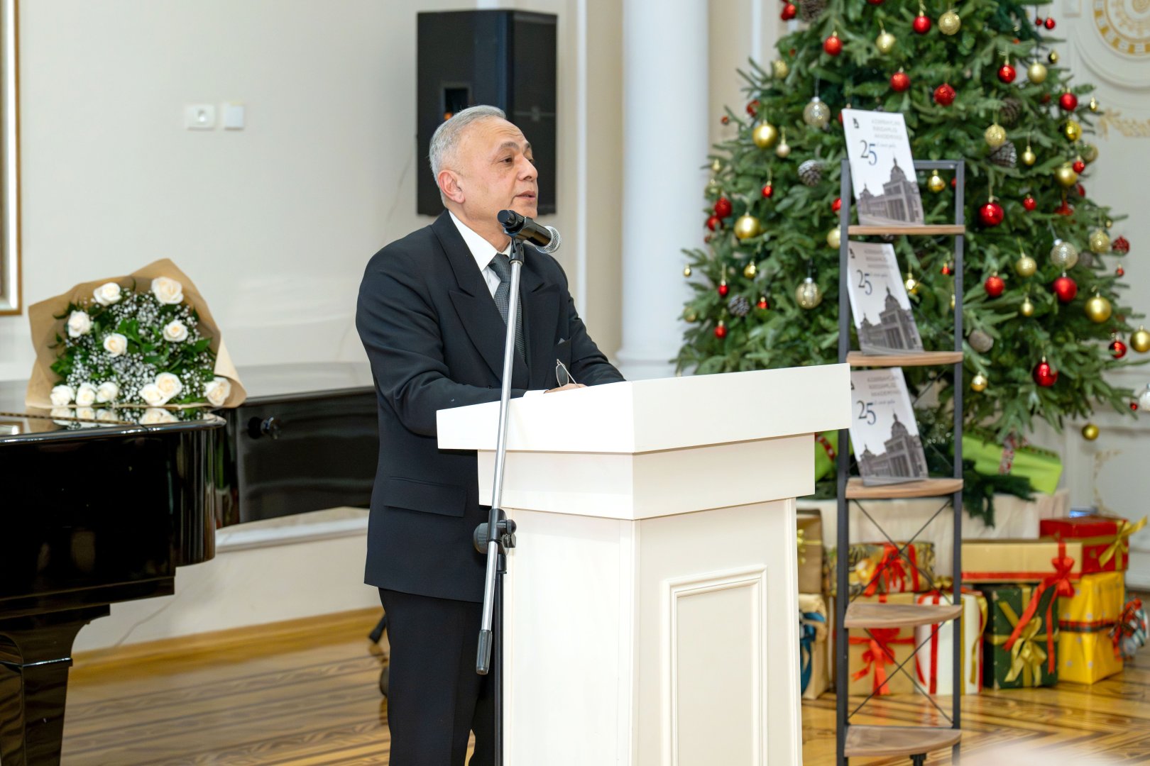 Состоялось открытие выставки, посвящённой 25-летию Азербайджанской академии художеств (ФОТО)