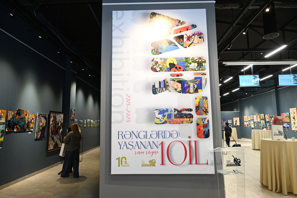 Руководитель Баку Медиа Центра Арзу Алиева и Алена Алиева посетили выставку «10 лет жизни в красках» (ФОТО)