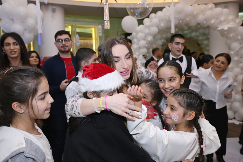 Вице-президент Фонда Гейдара Алиева Лейла Алиева, руководитель Баку Медиа Центра Арзу Алиева и Алена Алиева приняли участие в праздничном торжестве, организованном для детей, нуждающихся в особой заботе (ФОТО)