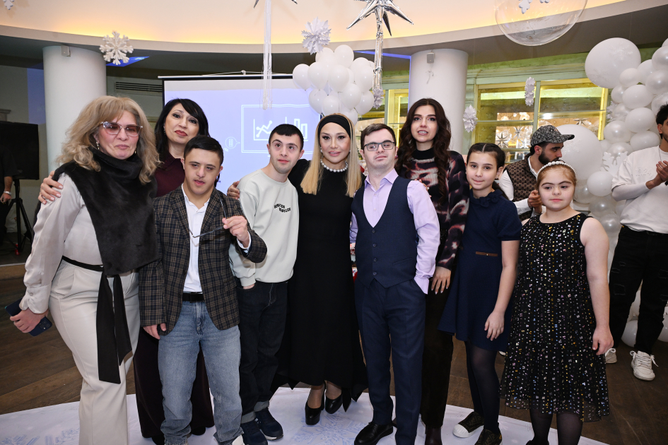 Вице-президент Фонда Гейдара Алиева Лейла Алиева, руководитель Баку Медиа Центра Арзу Алиева и Алена Алиева приняли участие в праздничном торжестве, организованном для детей, нуждающихся в особой заботе (ФОТО)