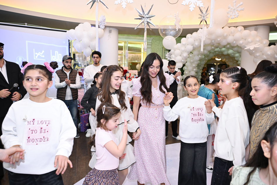 Вице-президент Фонда Гейдара Алиева Лейла Алиева, руководитель Баку Медиа Центра Арзу Алиева и Алена Алиева приняли участие в праздничном торжестве, организованном для детей, нуждающихся в особой заботе (ФОТО)