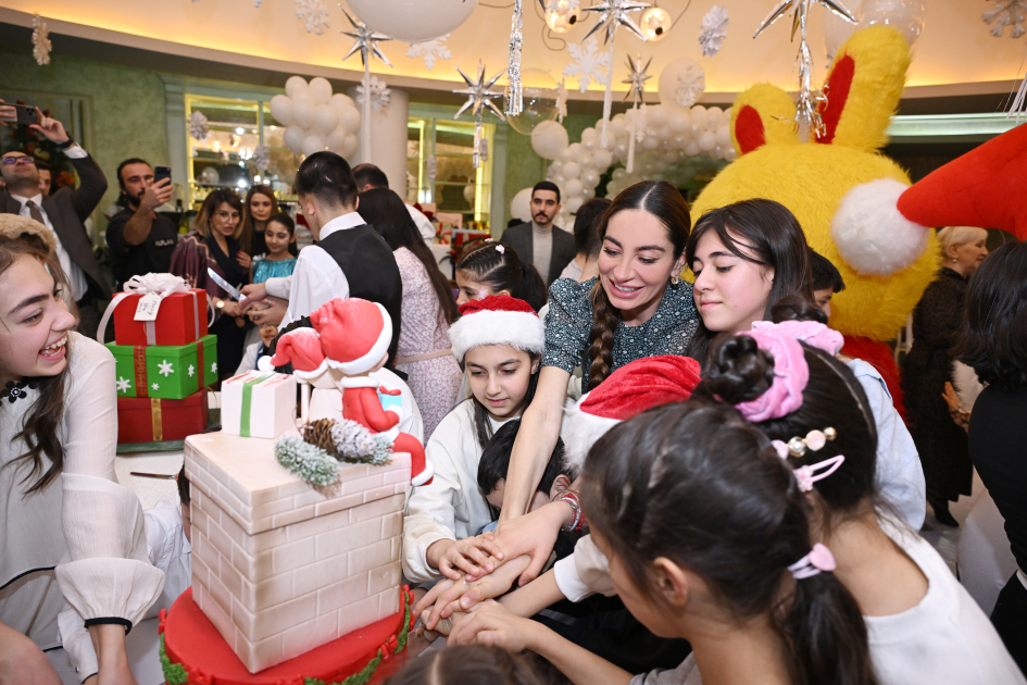 Вице-президент Фонда Гейдара Алиева Лейла Алиева, руководитель Баку Медиа Центра Арзу Алиева и Алена Алиева приняли участие в праздничном торжестве, организованном для детей, нуждающихся в особой заботе (ФОТО)