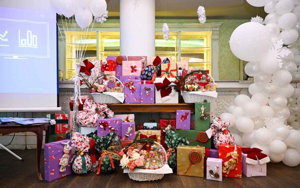 Вице-президент Фонда Гейдара Алиева Лейла Алиева, руководитель Баку Медиа Центра Арзу Алиева и Алена Алиева приняли участие в праздничном торжестве, организованном для детей, нуждающихся в особой заботе (ФОТО)