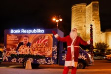 Дед Мороз тоже спешит выиграть подарки в Банке Республика (ФОТО)