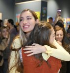 Руководитель Баку Медиа Центра Арзу Алиева и Алена Алиева посетили выставку «10 лет жизни в красках» (ФОТО)