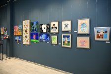 Руководитель Баку Медиа Центра Арзу Алиева и Алена Алиева посетили выставку «10 лет жизни в красках» (ФОТО)