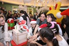 Вице-президент Фонда Гейдара Алиева Лейла Алиева, руководитель Баку Медиа Центра Арзу Алиева и Алена Алиева приняли участие в праздничном торжестве, организованном для детей, нуждающихся в особой заботе (ФОТО)