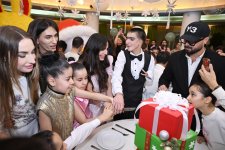 Вице-президент Фонда Гейдара Алиева Лейла Алиева, руководитель Баку Медиа Центра Арзу Алиева и Алена Алиева приняли участие в праздничном торжестве, организованном для детей, нуждающихся в особой заботе (ФОТО)