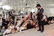 Эмин Агаларов организовал для воспитанников детских домов новогодний праздник (ФОТО)