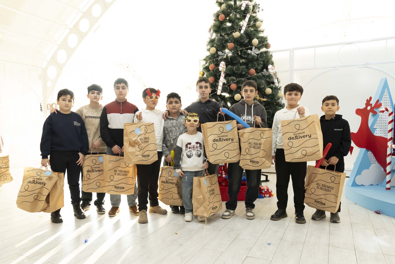 Эмин Агаларов организовал для воспитанников детских домов новогодний праздник (ФОТО)