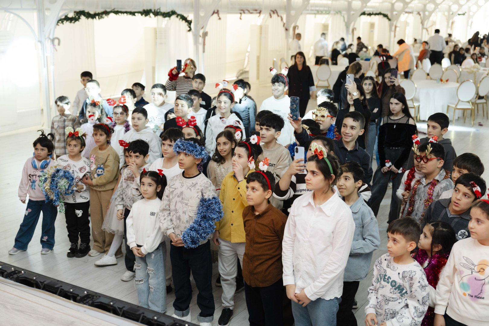 Эмин Агаларов организовал для воспитанников детских домов новогодний праздник (ФОТО)