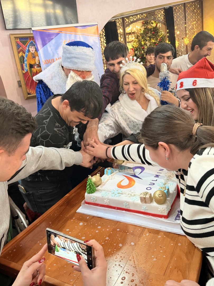 В Баку прошел инклюзивный праздник "Цвет желаний", посвященный Новому году (ФОТО)