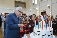 Фархад Бадалбейли отметил день рождения вместе со студентами Бакинской музыкальной академии (ФОТО)