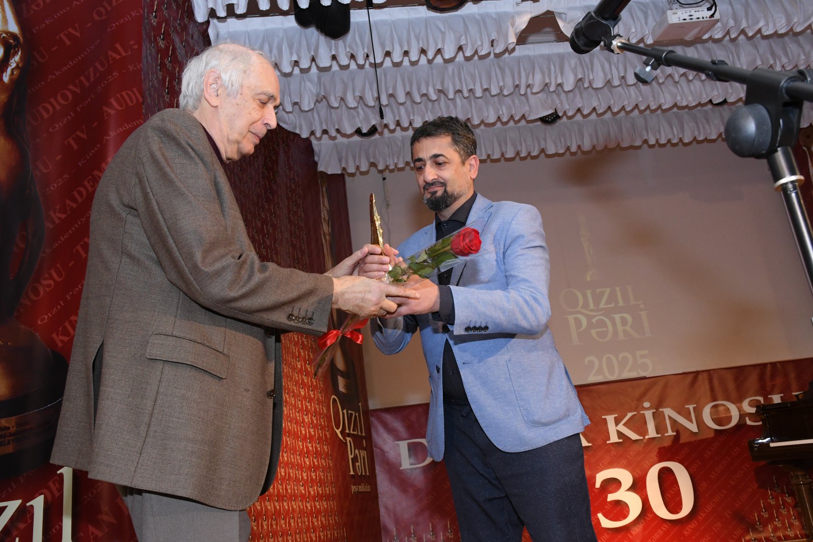 Киноакадемия Азербайджана провела торжественную церемонию награждения "Qızıl Pəri – 2025" (ФОТО)