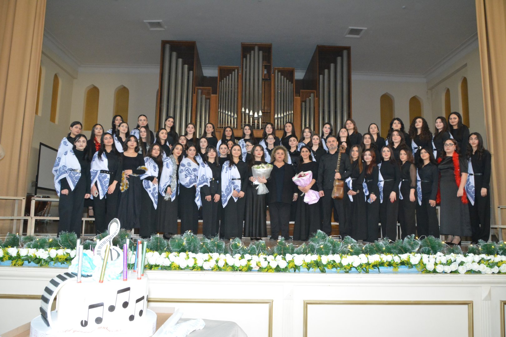 Фархад Бадалбейли отметил день рождения вместе со студентами Бакинской музыкальной академии (ФОТО)