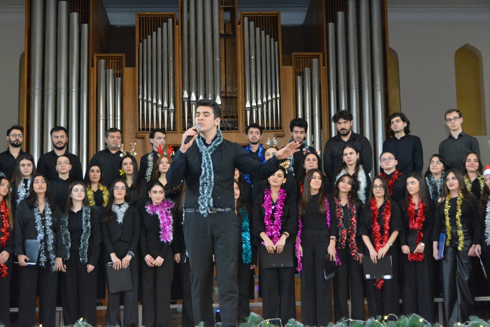 Фархад Бадалбейли отметил день рождения вместе со студентами Бакинской музыкальной академии (ФОТО)