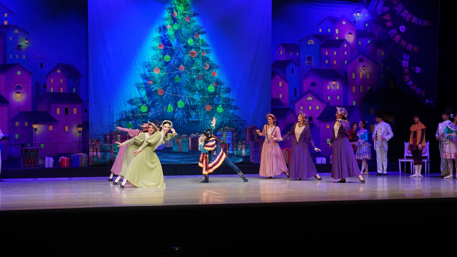 Новый год в Баку - фантастические танцы, торжество добра и исполнение заветных желаний (ФОТО)