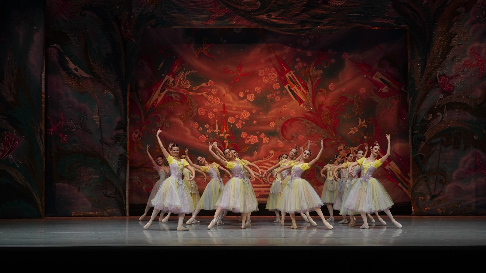 Новый год в Баку - фантастические танцы, торжество добра и исполнение заветных желаний (ФОТО)