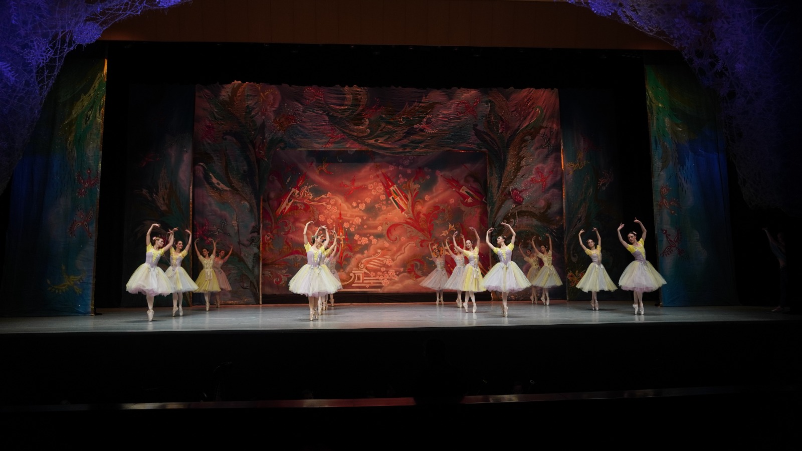 Новый год в Баку - фантастические танцы, торжество добра и исполнение заветных желаний (ФОТО)