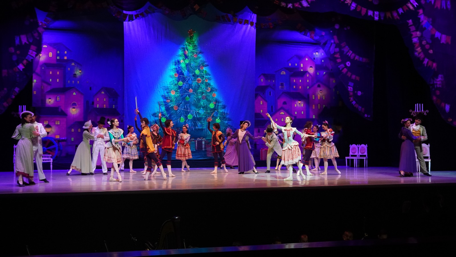 Новый год в Баку - фантастические танцы, торжество добра и исполнение заветных желаний (ФОТО)