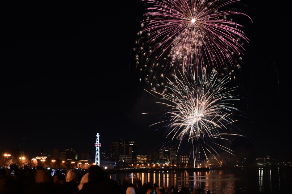 В Баку по случаю Нового года состоялся праздничный салют (ФОТО)