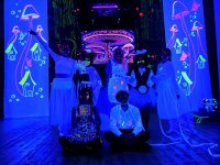 "Алиса в Стране чудес" в неоновом измерении: современная сценическая магия в Баку (ФОТО)