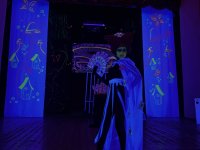 "Алиса в Стране чудес" в неоновом измерении: современная сценическая магия в Баку (ФОТО)