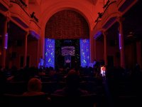 "Алиса в Стране чудес" в неоновом измерении: современная сценическая магия в Баку (ФОТО)