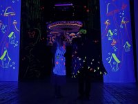 "Алиса в Стране чудес" в неоновом измерении: современная сценическая магия в Баку (ФОТО)