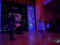 "Алиса в Стране чудес" в неоновом измерении: современная сценическая магия в Баку (ФОТО)