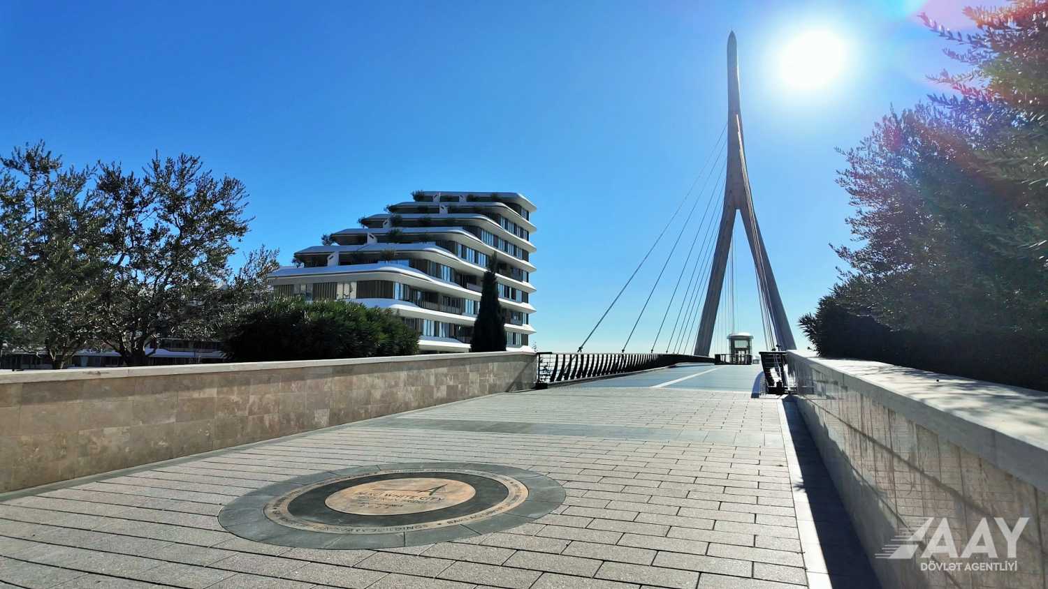 В Баку построен уникальный пешеходный мост (ФОТО)