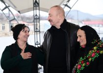 Президент Ильхам Алиев встретился в селе Ашагы Оратаг Агдеринского района с жителями сел Ашагы Оратаг, Чылдыран, Хейвалы и Чапар (ФОТО)