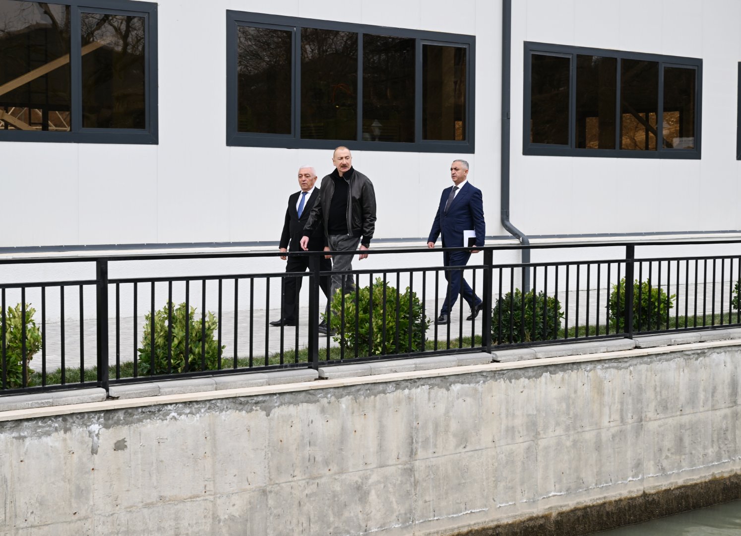 Президент Ильхам Алиев принял участие в открытии гидроэлектростанции «Гозлукёрпю» в Агдеринском районе (ФОТО)