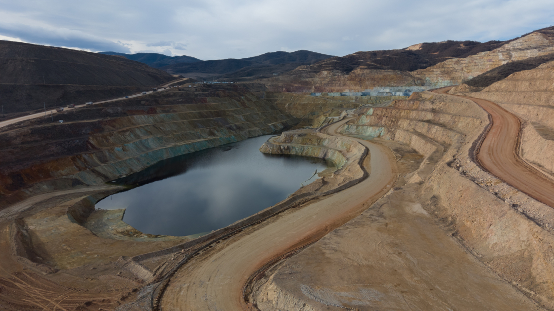 Президент Ильхам Алиев ознакомился с деятельностью горноперерабатывающего комплекса «Демирли» в селе Джанйатаг Агдеринского района (ФОТО)