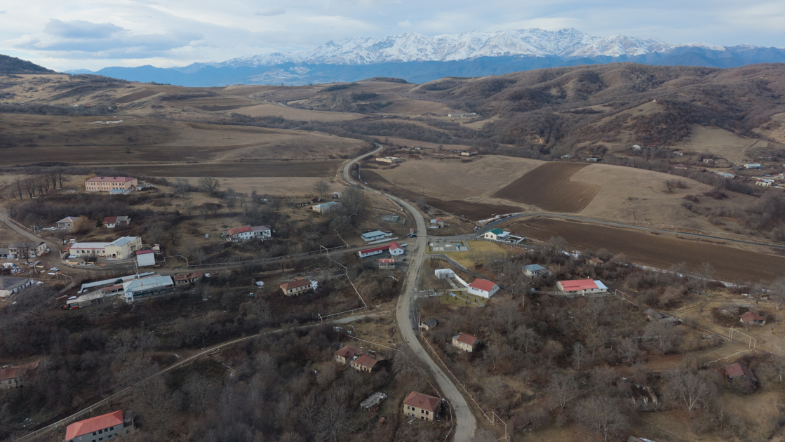 Президент Ильхам Алиев ознакомился с работами, проделанными в селе Чылдыран Агдеринского района (ФОТО)