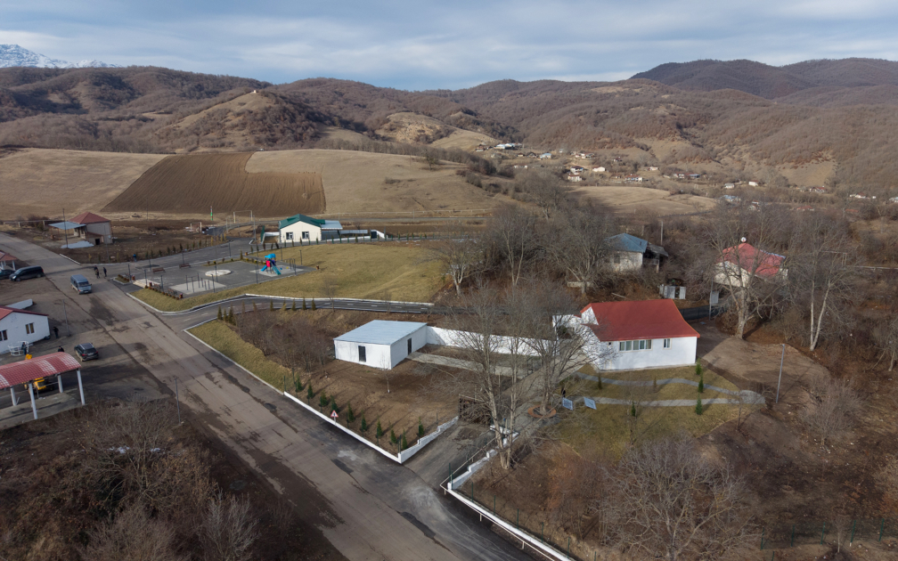 Президент Ильхам Алиев ознакомился с работами, проделанными в селе Чылдыран Агдеринского района (ФОТО)