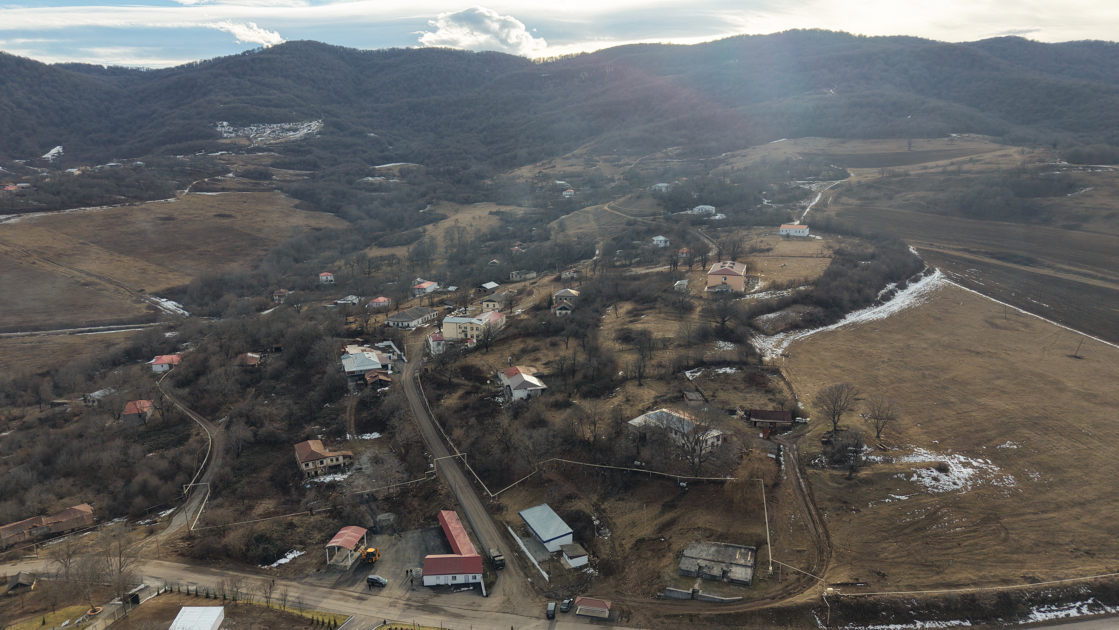 Президент Ильхам Алиев ознакомился с работами, проделанными в селе Чылдыран Агдеринского района (ФОТО)