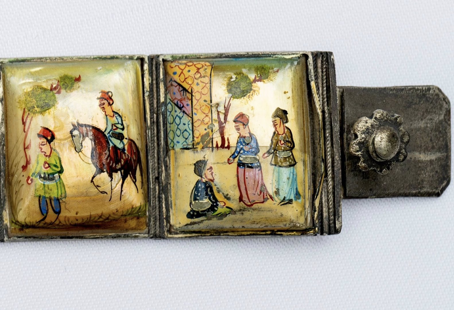 Азербайджанская сокровищница - уникальные перламутровые четки c сюжетами миниатюр (ФОТО)