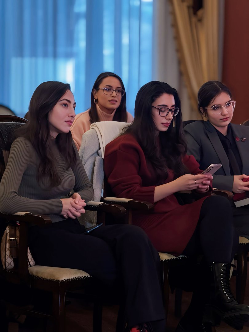 В Азербайджане стартовал проект "Искусство без границ" – первым гостем стал Эйюб Гулиев (ФОТО)