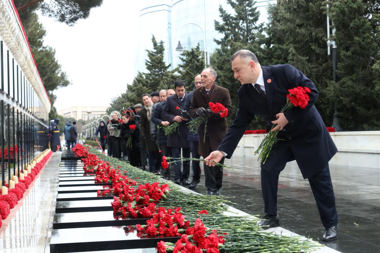 Руководство и коллектив Минздрава Азербайджана почтили память шехидов 20 Января (ФОТО)