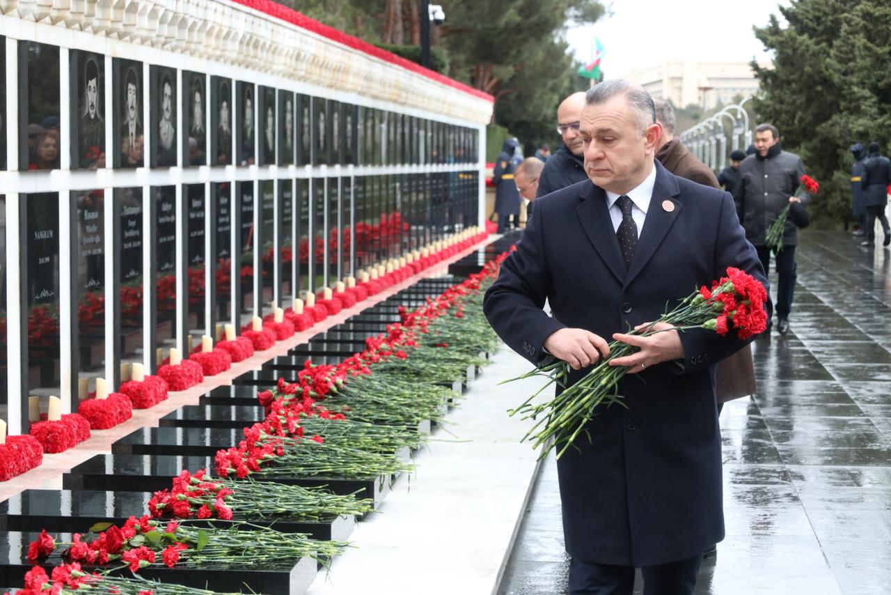 Руководство и коллектив Минздрава Азербайджана почтили память шехидов 20 Января (ФОТО)