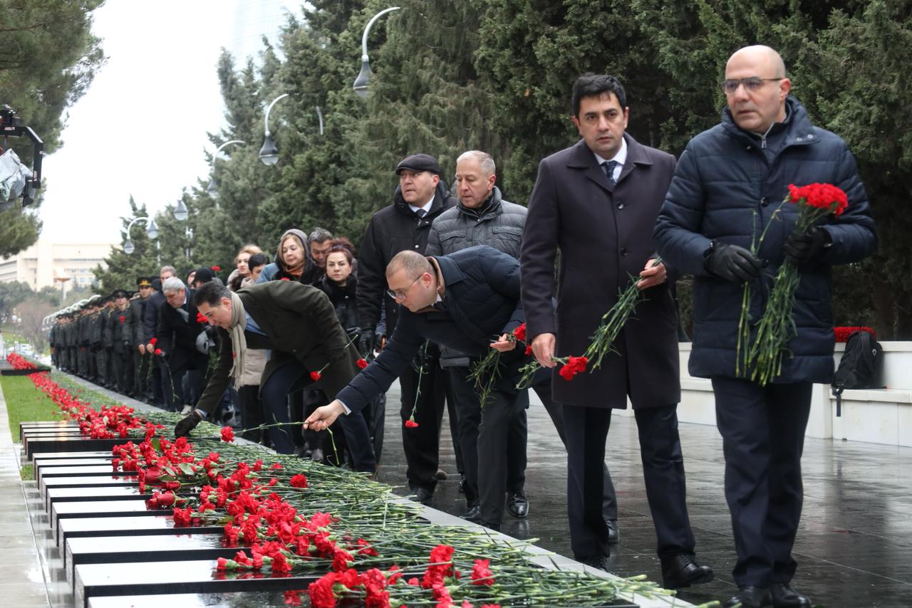 Руководство и коллектив Минздрава Азербайджана почтили память шехидов 20 Января (ФОТО)