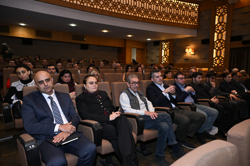 В Баку состоялась премьера фильма "Капитан и Каспийское море", посвященного трагедии 20 Января (ФОТО)