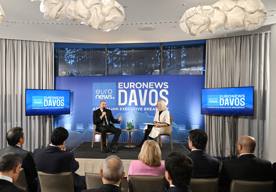 Президент Ильхам Алиев в Давосе принял участие в мероприятии «Завтрак с руководством Азербайджана» (ФОТО)
