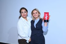 В Баку состоялась церемония вручения премии İzzət, учреждённой в поддержку женщин-кинематографистов (ФОТО)