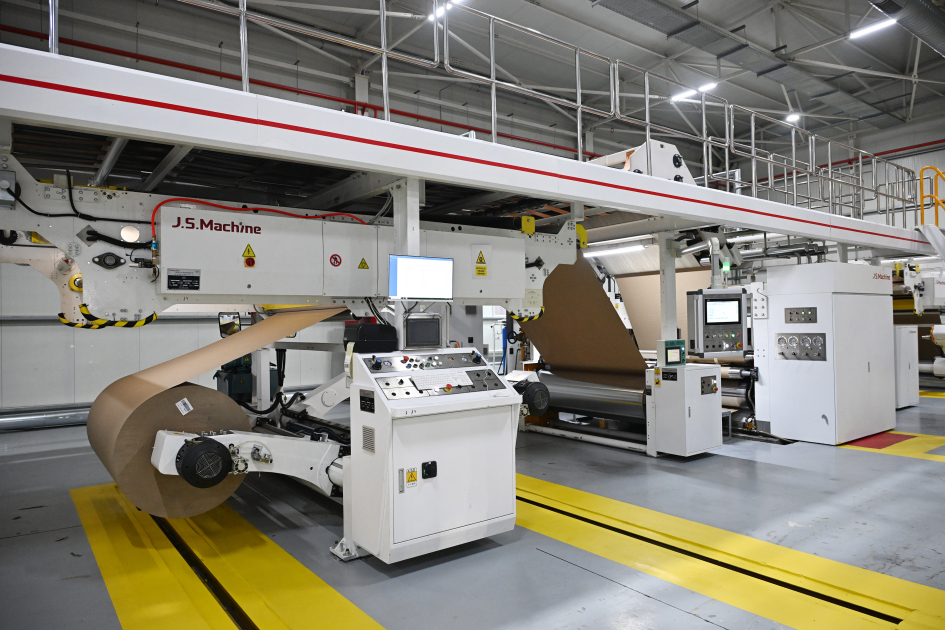 Президент Ильхам Алиев принял участие в открытии предприятия по производству картонной и коробочной тары (ФОТО)