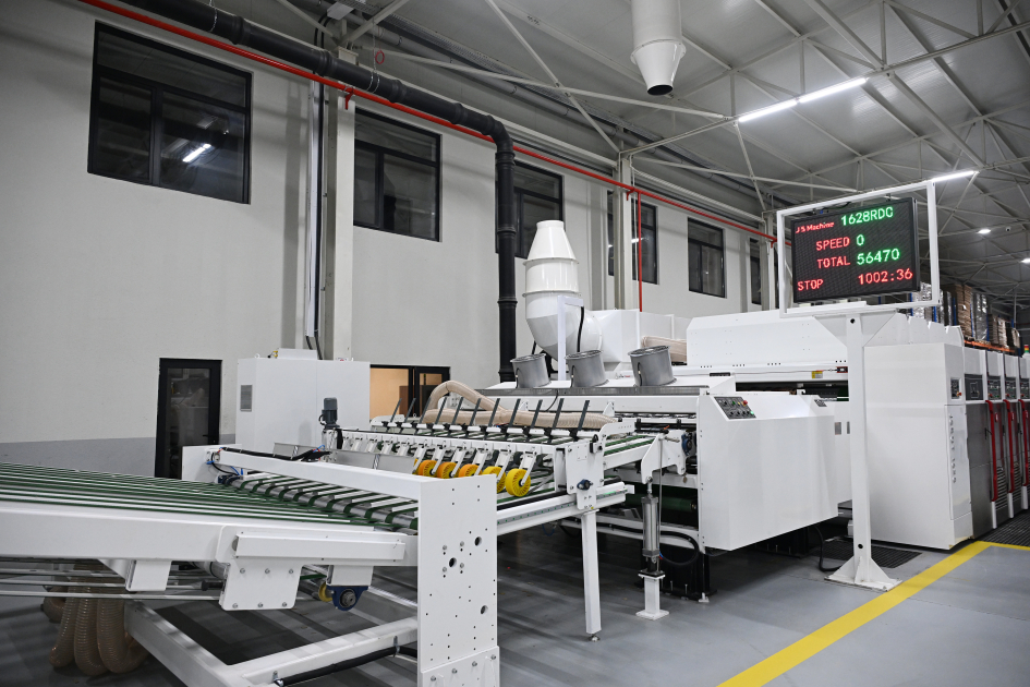 Президент Ильхам Алиев принял участие в открытии предприятия по производству картонной и коробочной тары (ФОТО)