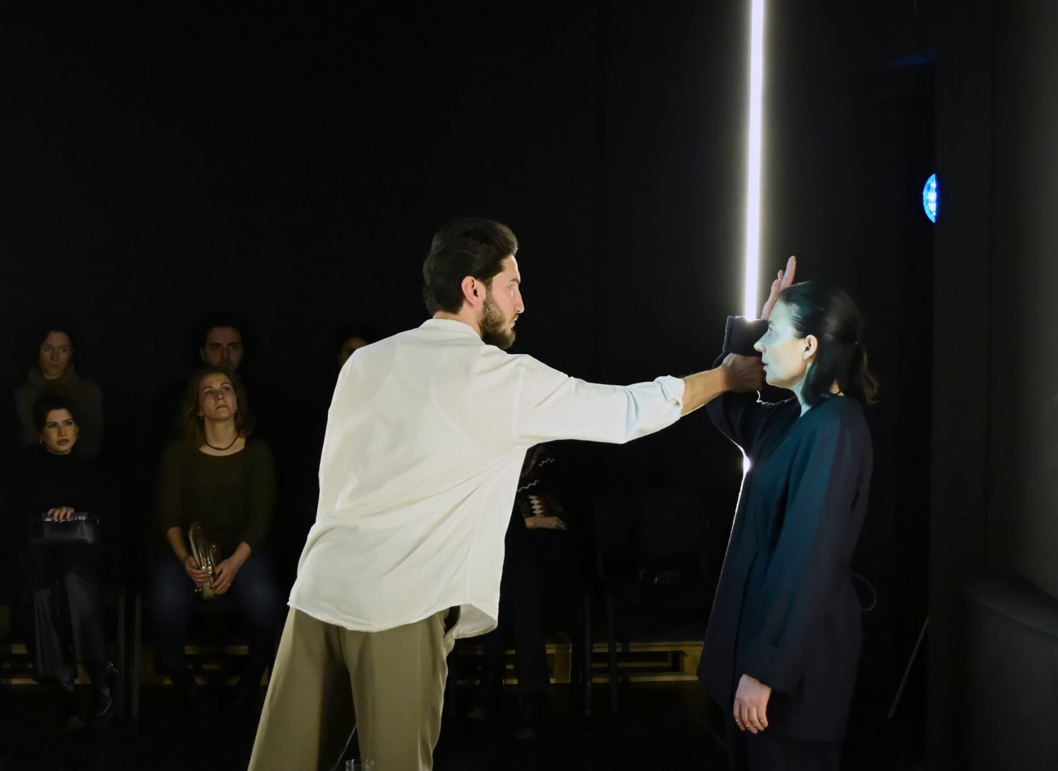 Искусственный интеллект в азербайджанской премьере – зеркало человеческих страхов (ФОТО)