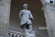 Взглянуть вверх! Кто смотрит на Баку с фасада Национальной библиотеки - каменная галерея великих имён (ФОТО)