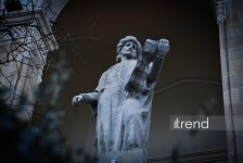 Взглянуть вверх! Кто смотрит на Баку с фасада Национальной библиотеки - каменная галерея великих имён (ФОТО)